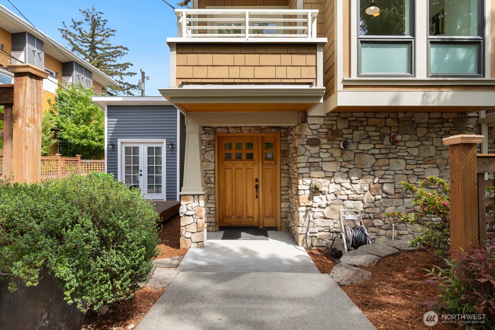 4208 Linden Avenue N, Seattle, WA 98103