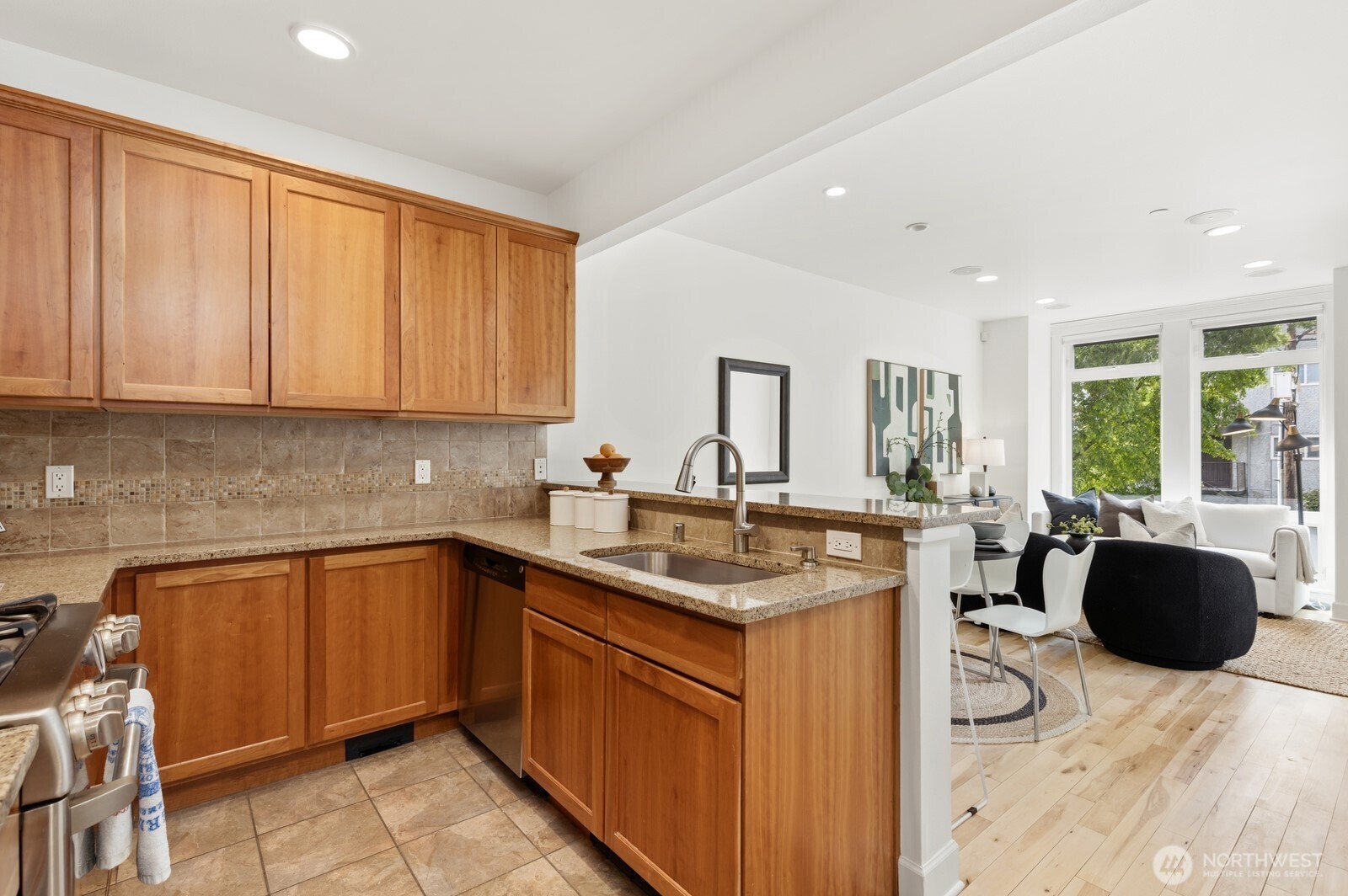 4208 Linden Avenue N, Seattle, WA 98103