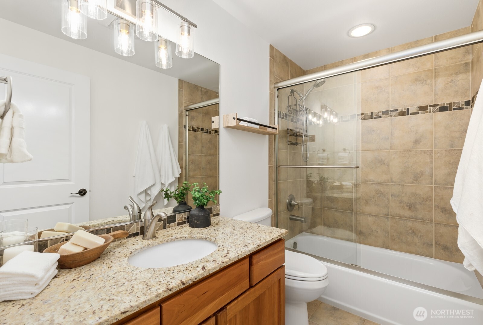 4208 Linden Avenue N, Seattle, WA 98103