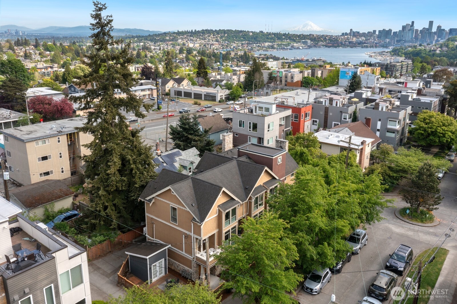 4208 Linden Avenue N, Seattle, WA 98103