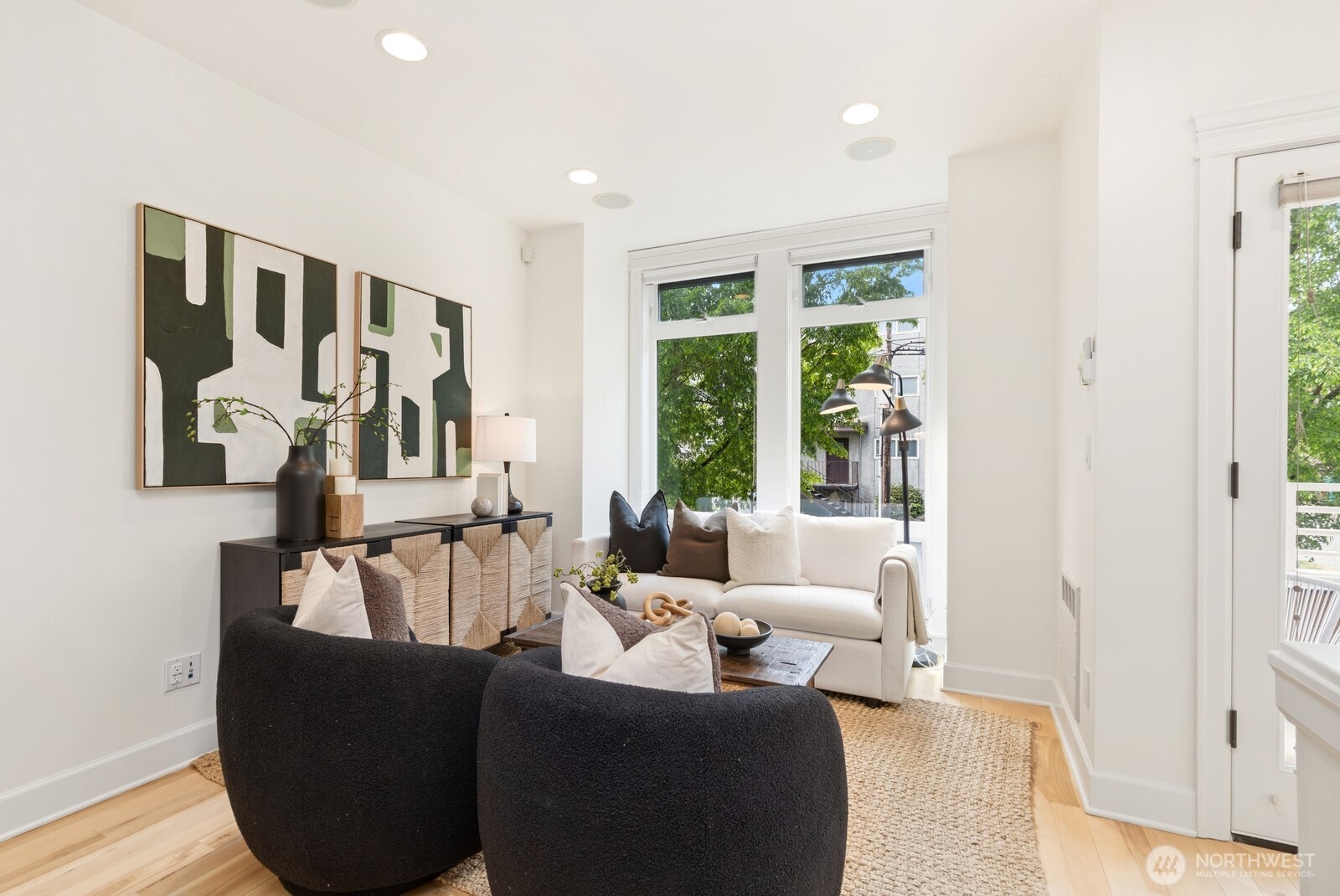 4208 Linden Avenue N, Seattle, WA 98103