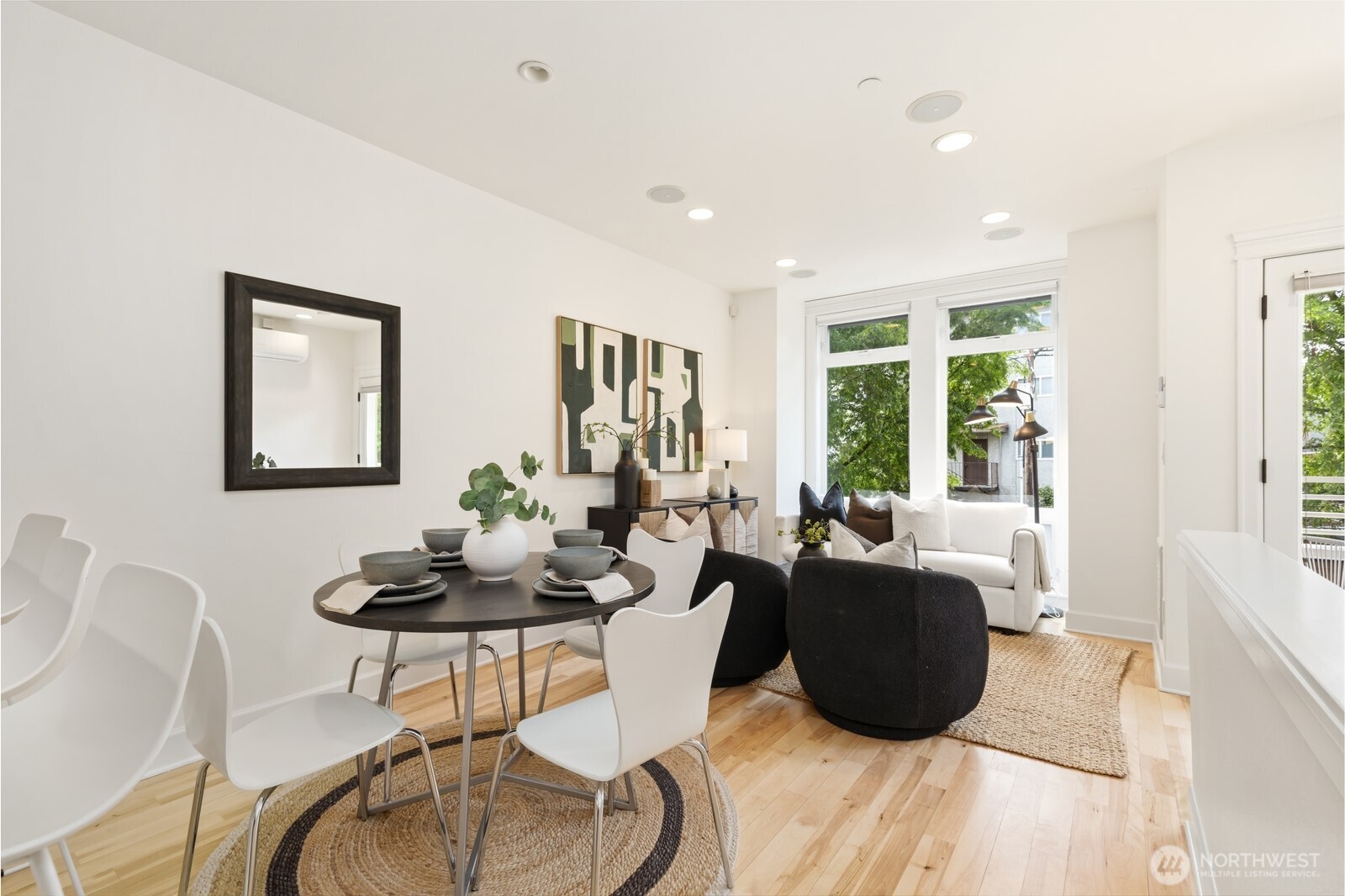 4208 Linden Avenue N, Seattle, WA 98103