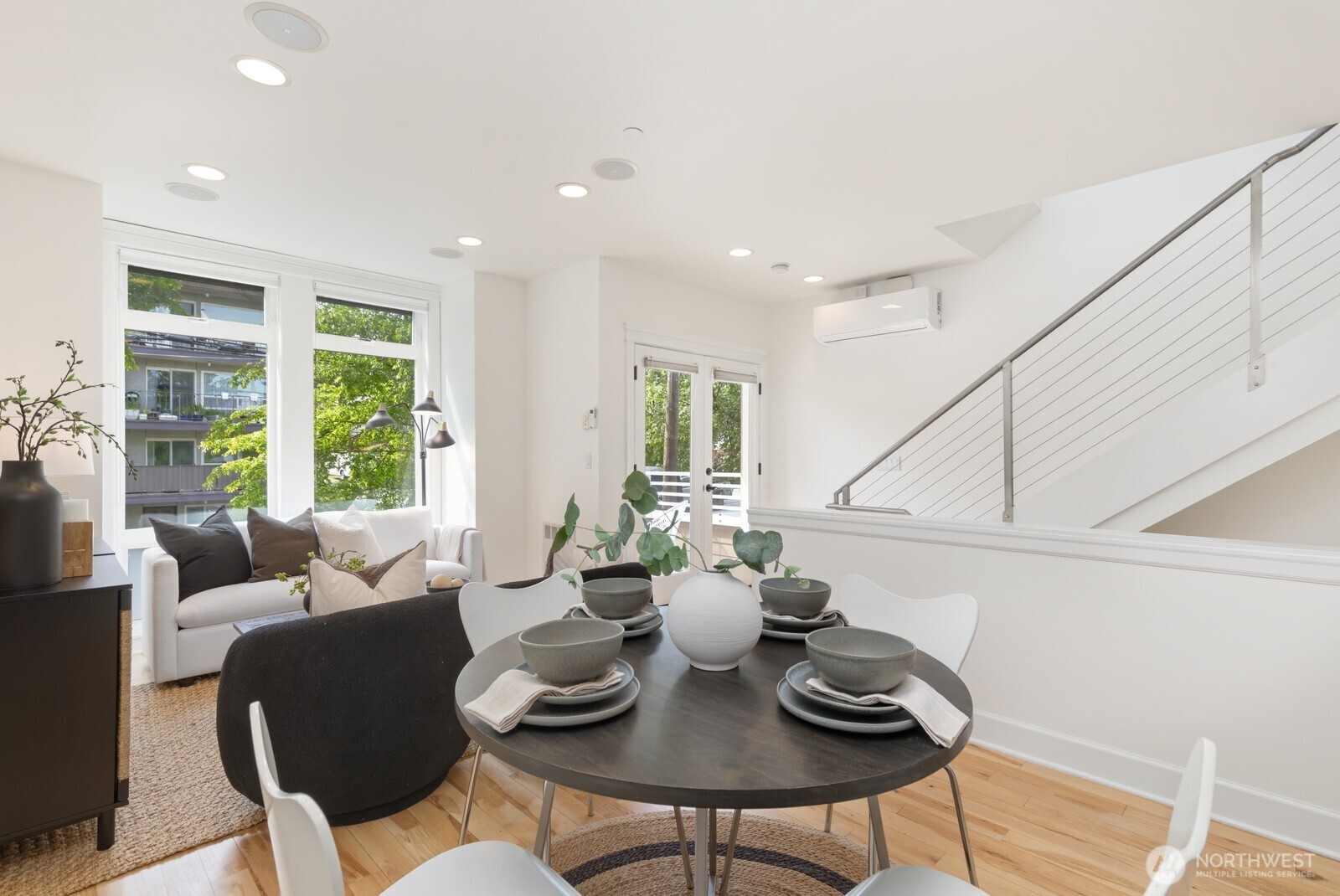 4208 Linden Avenue N, Seattle, WA 98103