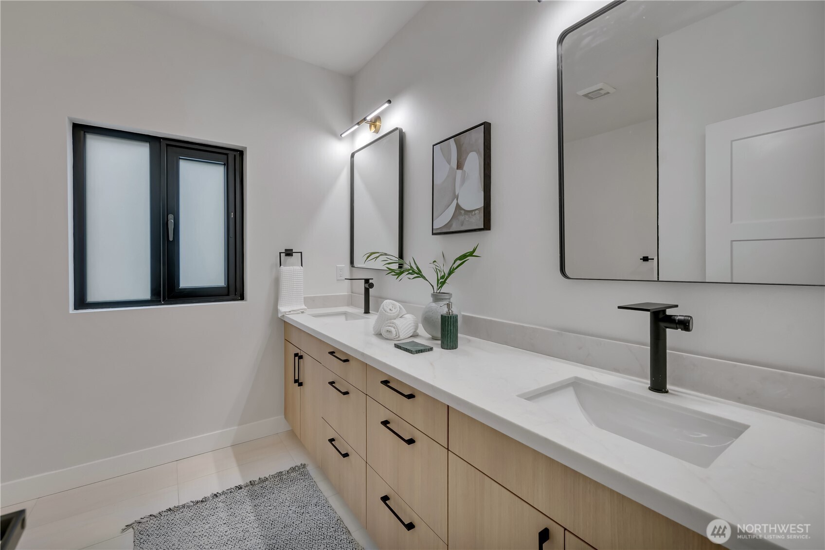 8439 47th Avenue S #B, Seattle, WA 98188
