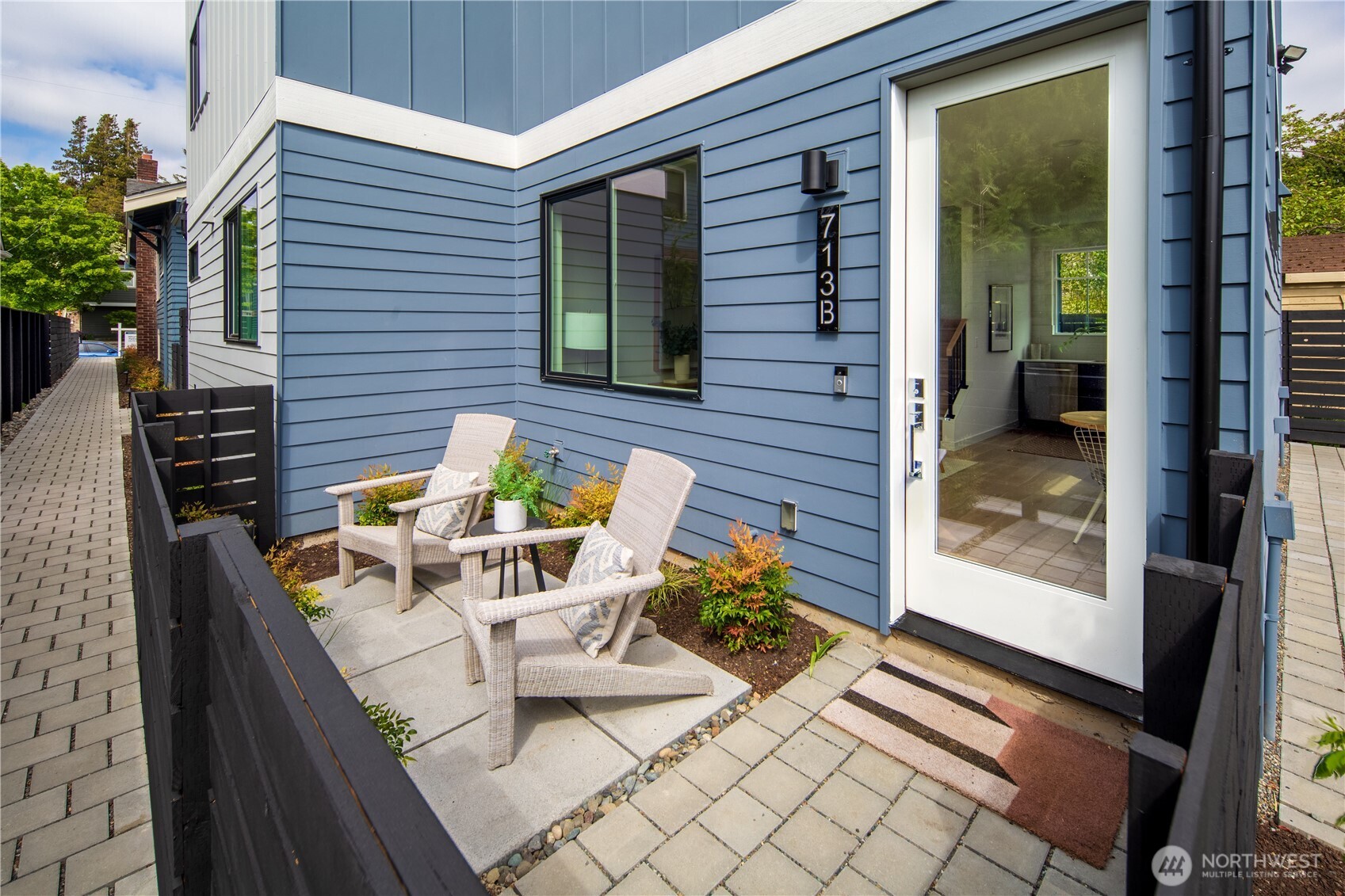 713 B N 70th Street , Seattle, WA 98103