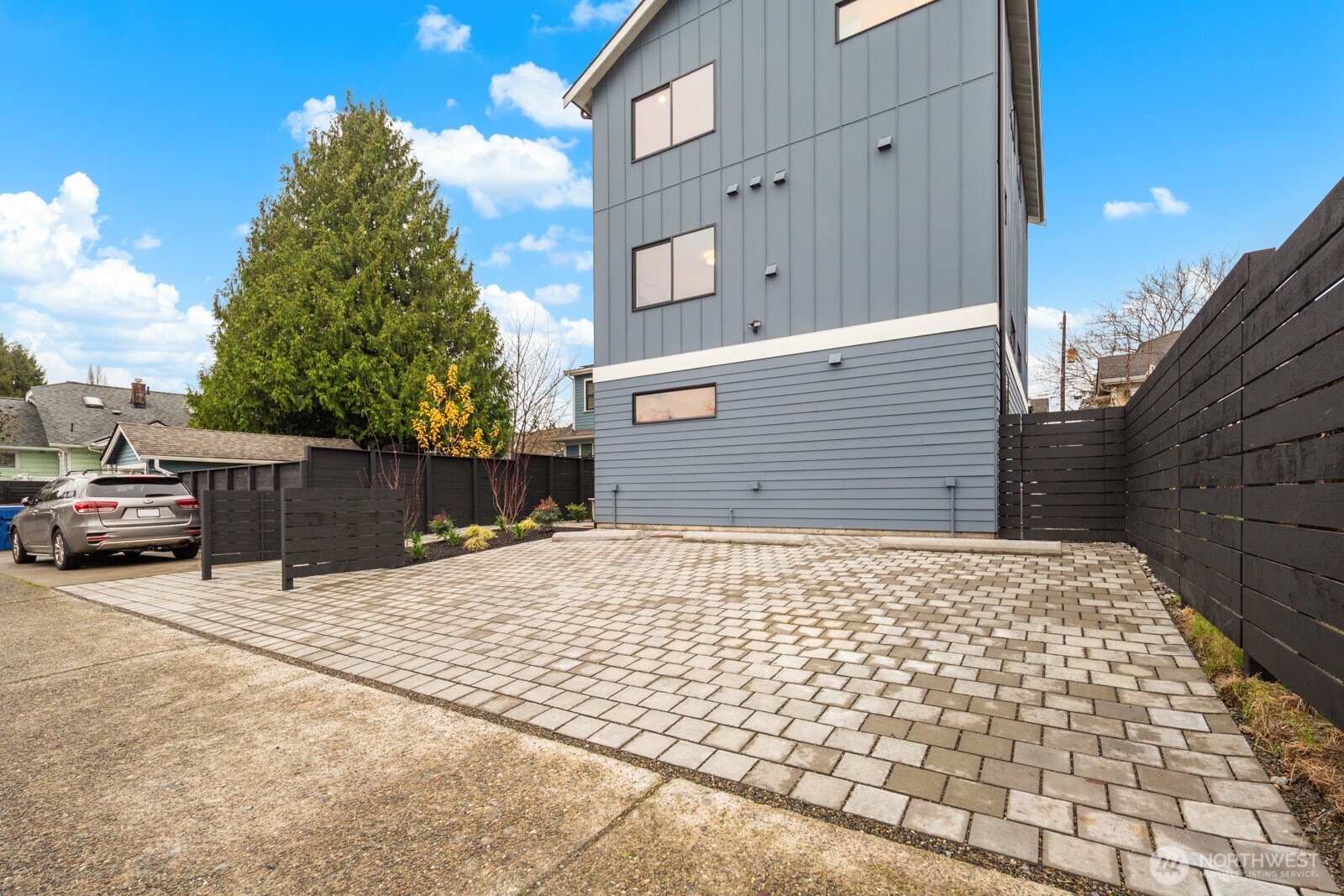 713 B N 70th Street , Seattle, WA 98103