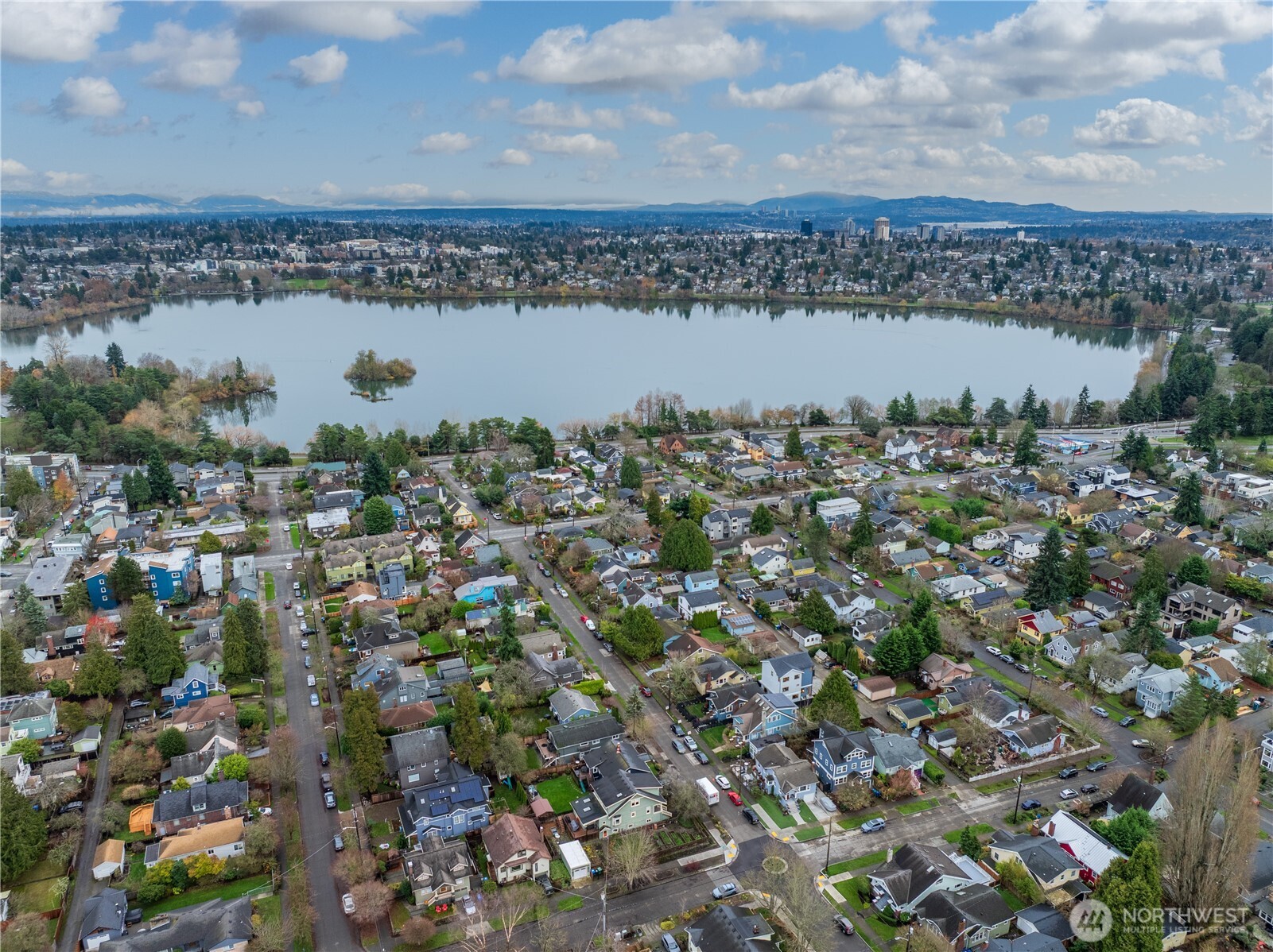 713 B N 70th Street , Seattle, WA 98103