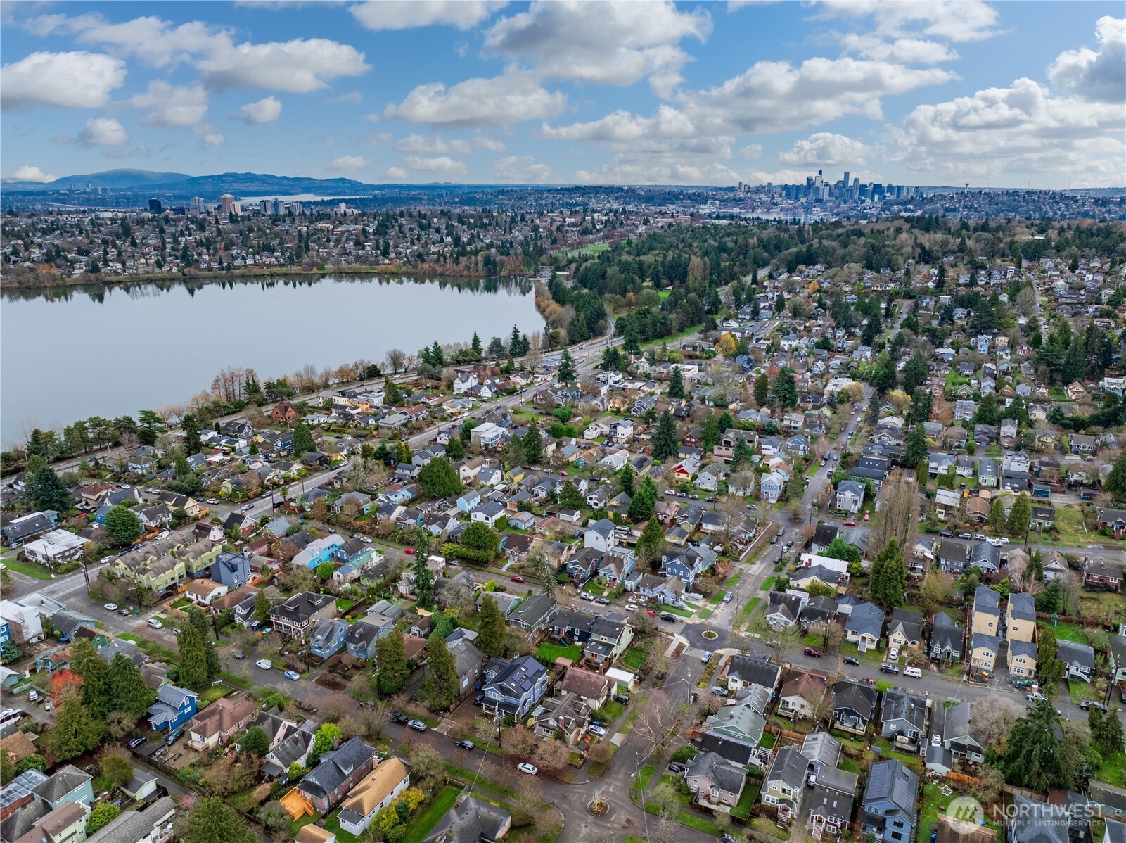 713 B N 70th Street , Seattle, WA 98103