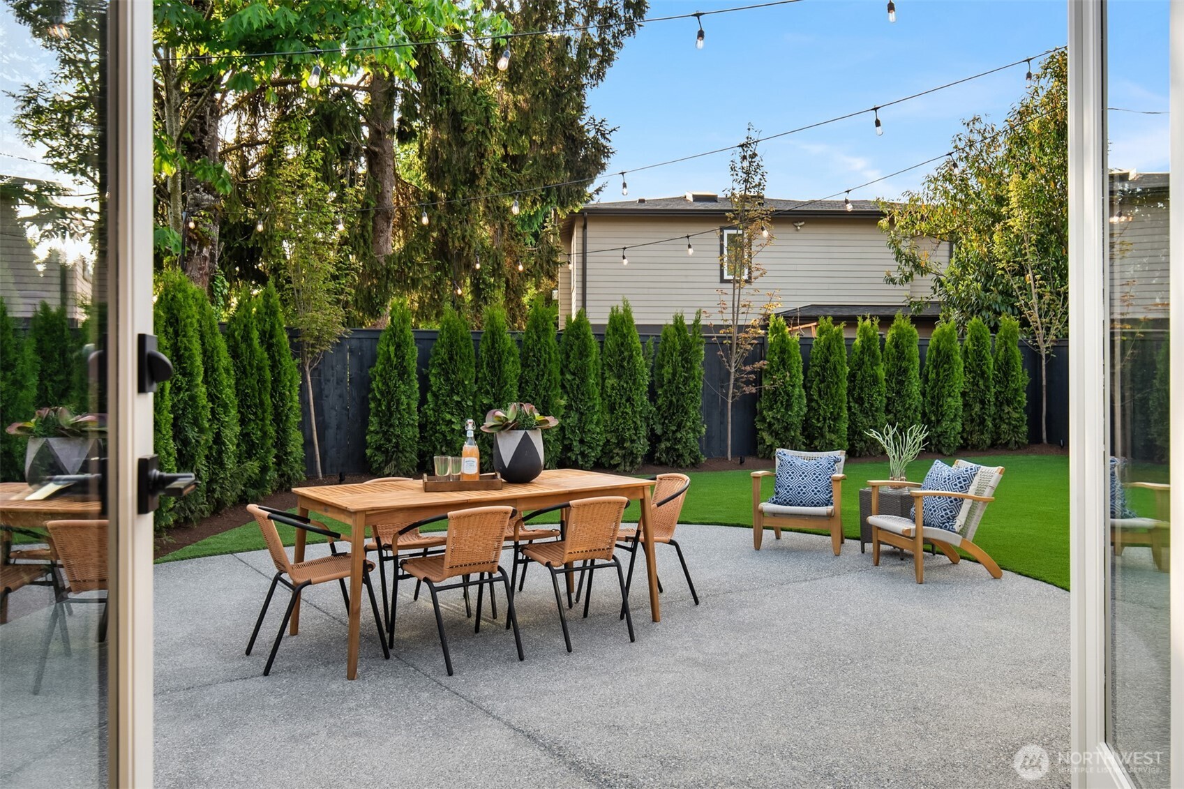 2829 92nd Avenue NE, Clyde Hill, WA 98004
