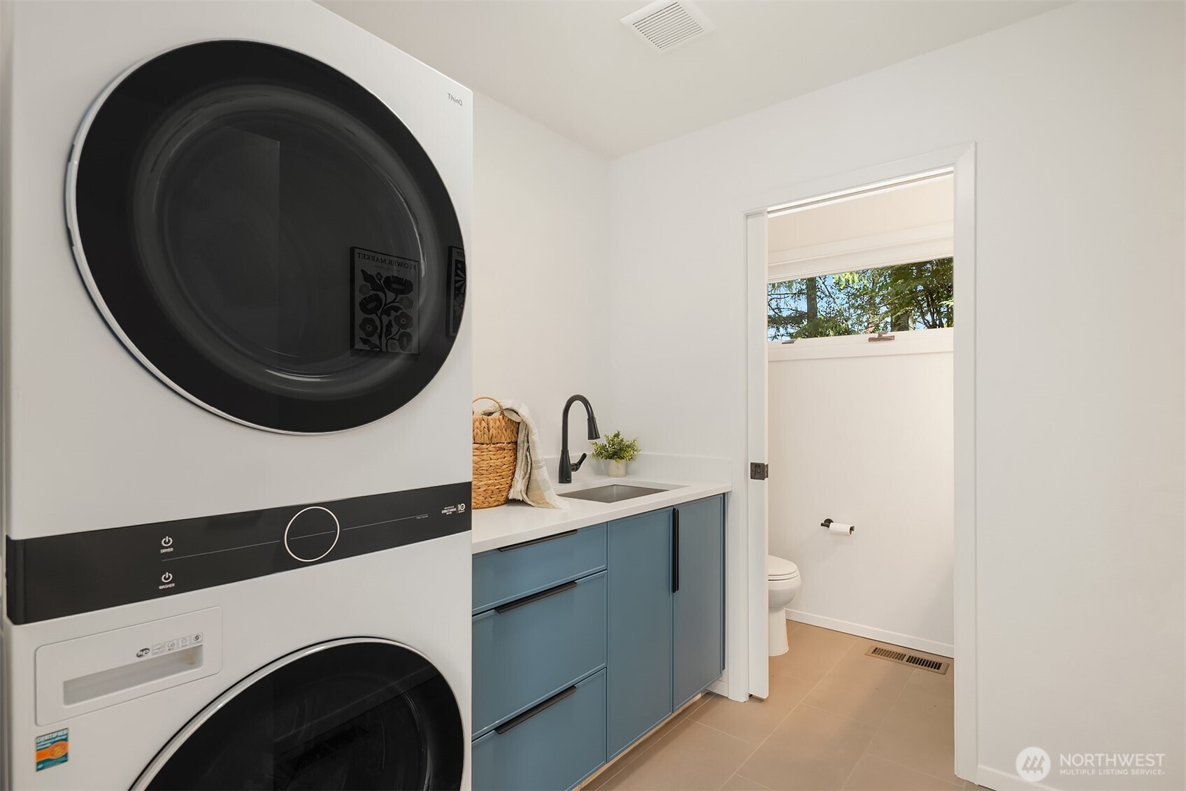 7575 NE New Brooklyn Road , Bainbridge Island, WA 98110