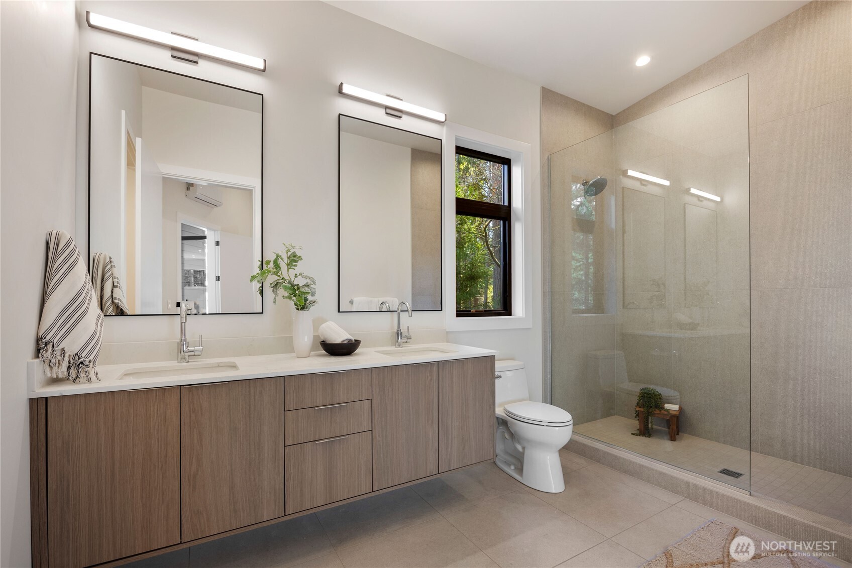 13970 Manzanita Road NE, Bainbridge Island, WA 98110