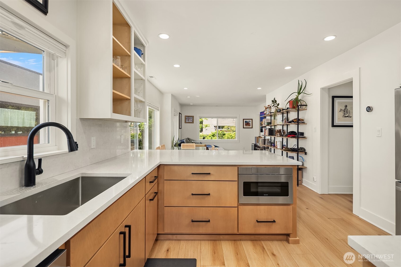 4206 Dayton Avenue N, Seattle, WA 98103