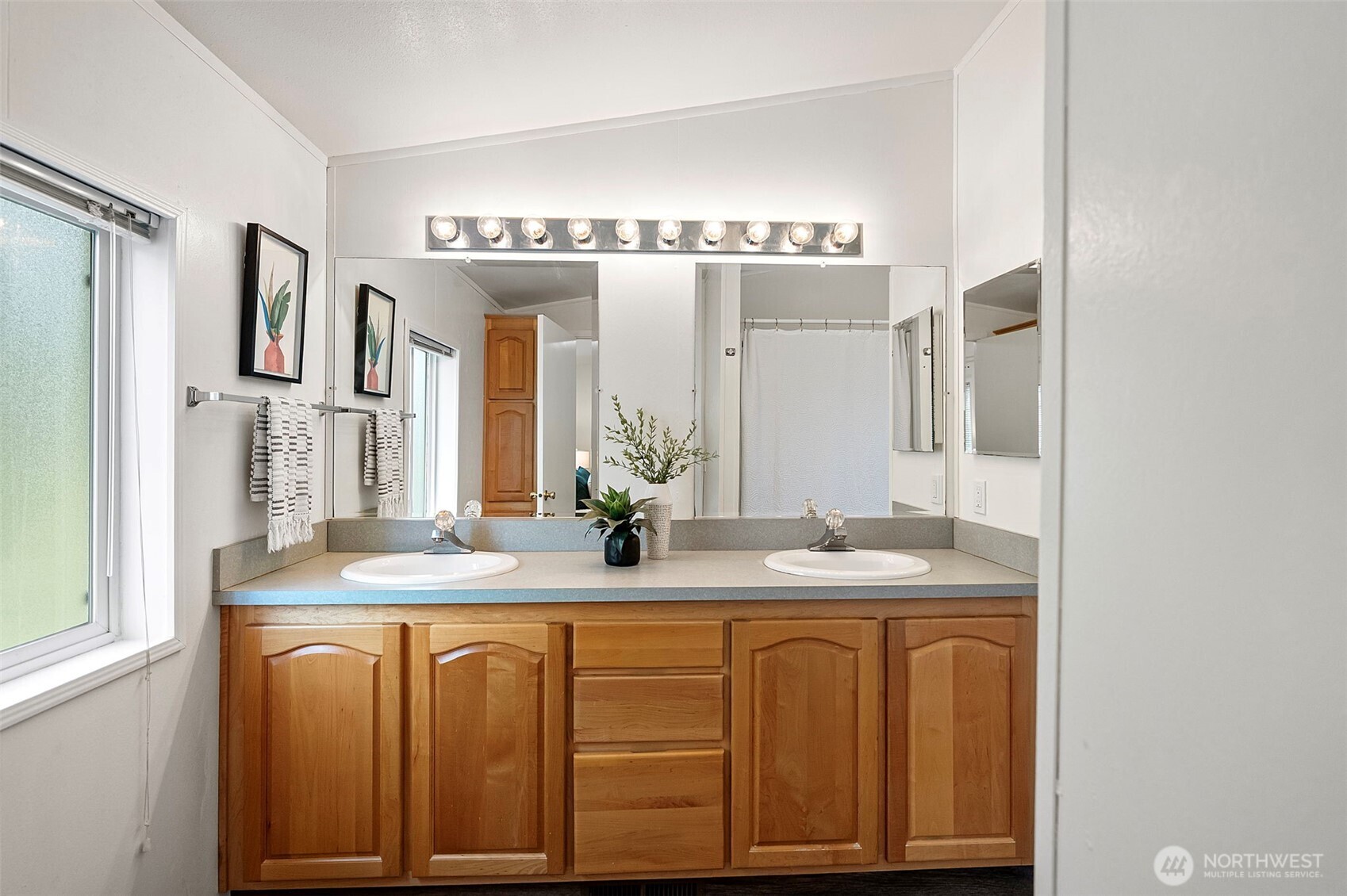 135 NW Walker Road , Poulsbo, WA 98370