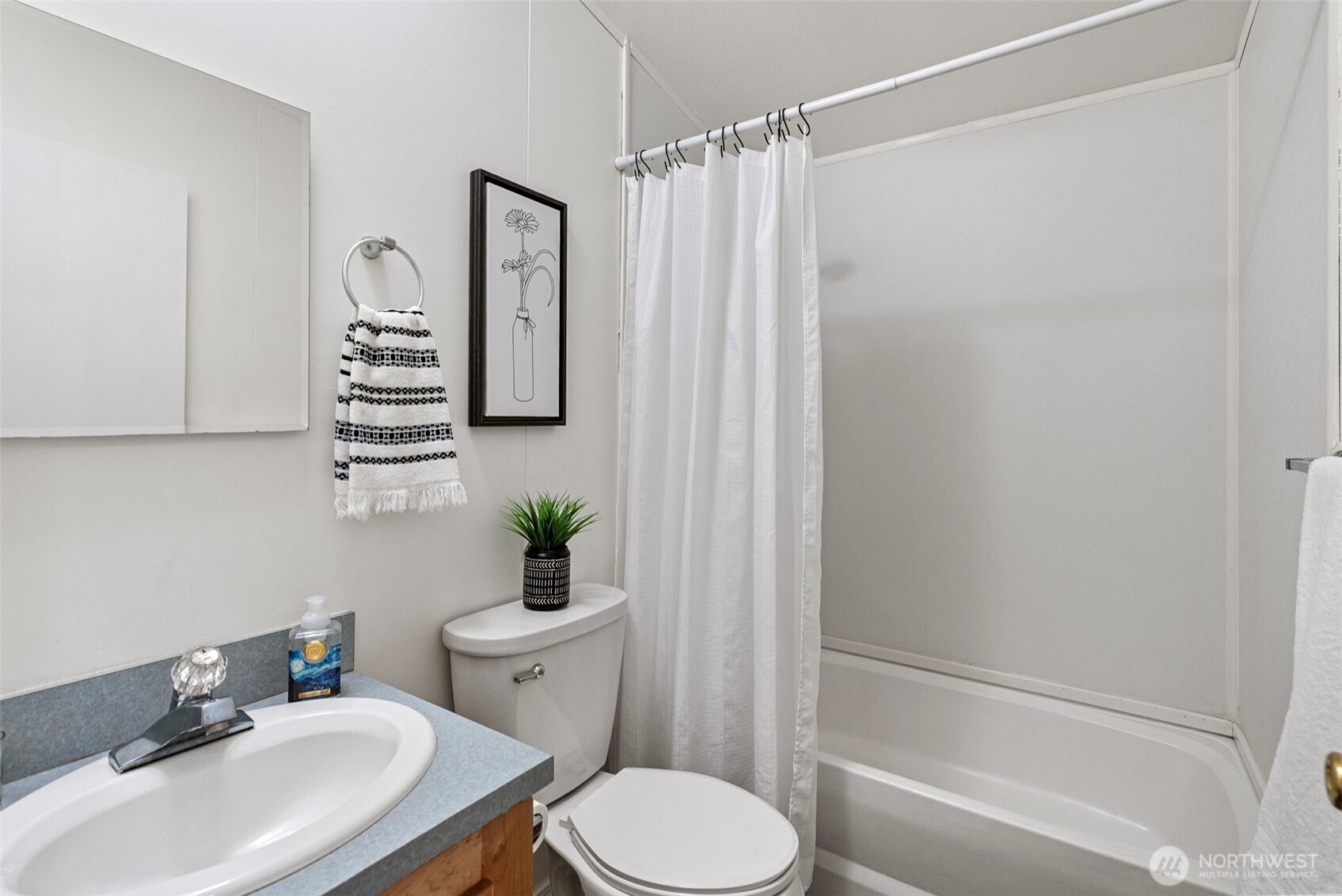 135 NW Walker Road , Poulsbo, WA 98370