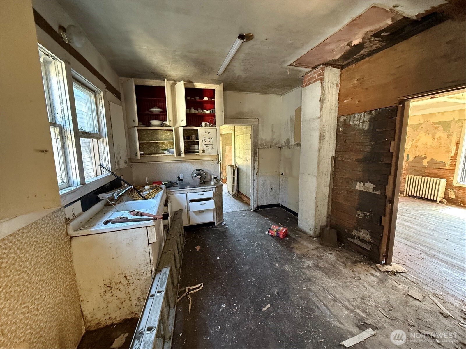 222 12th Street , Raymond, WA 98577