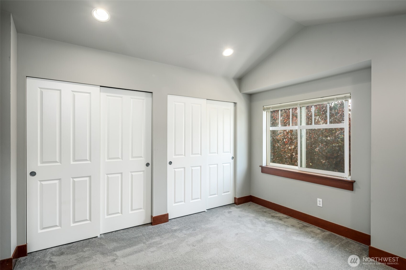 5260 Brooklyn Avenue NE, Seattle, WA 98105