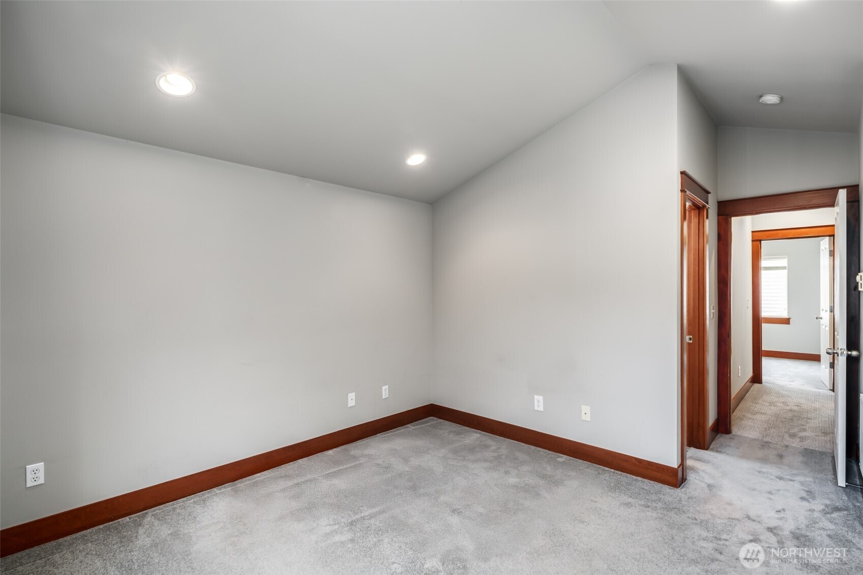 5260 Brooklyn Avenue NE, Seattle, WA 98105