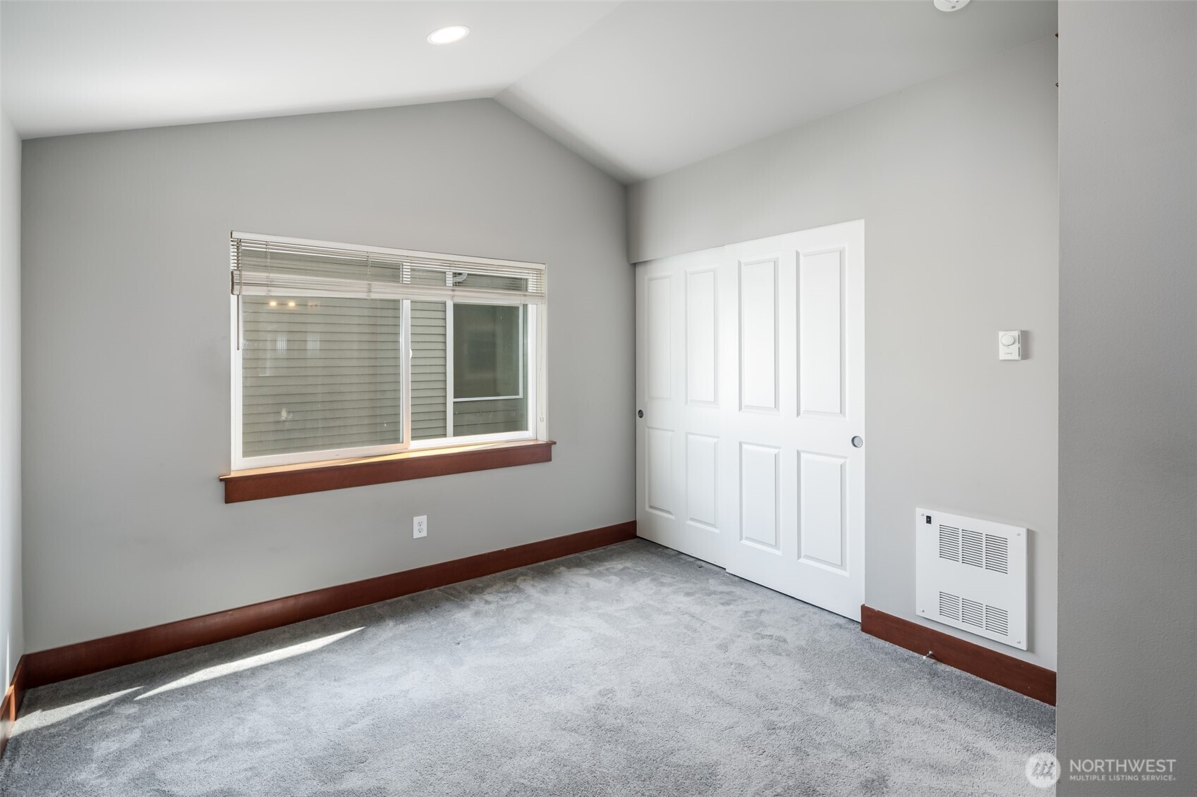 5260 Brooklyn Avenue NE, Seattle, WA 98105
