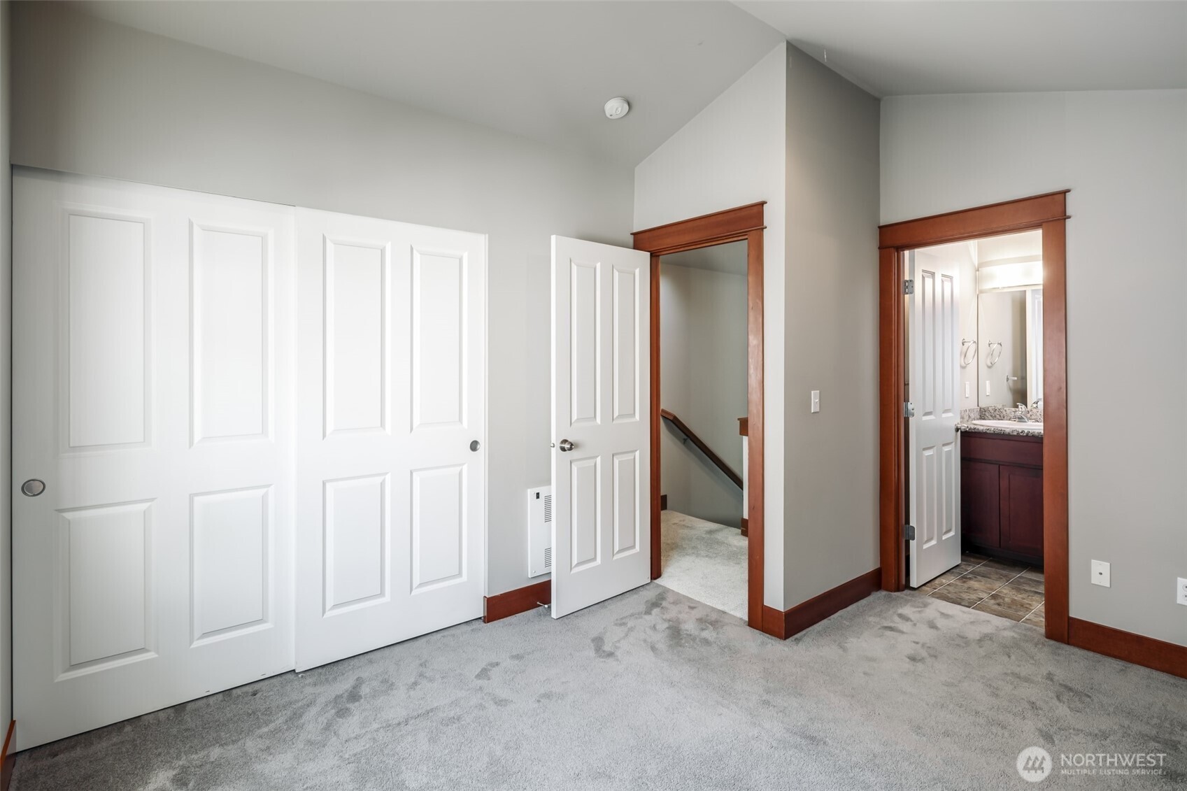 5260 Brooklyn Avenue NE, Seattle, WA 98105