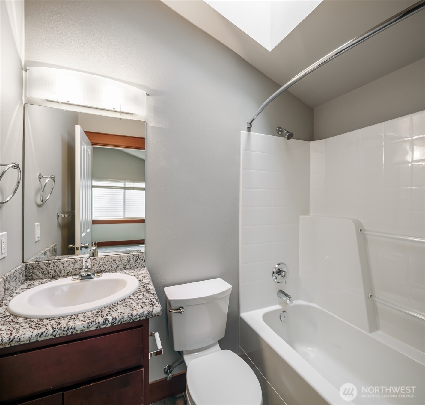 5260 Brooklyn Avenue NE, Seattle, WA 98105
