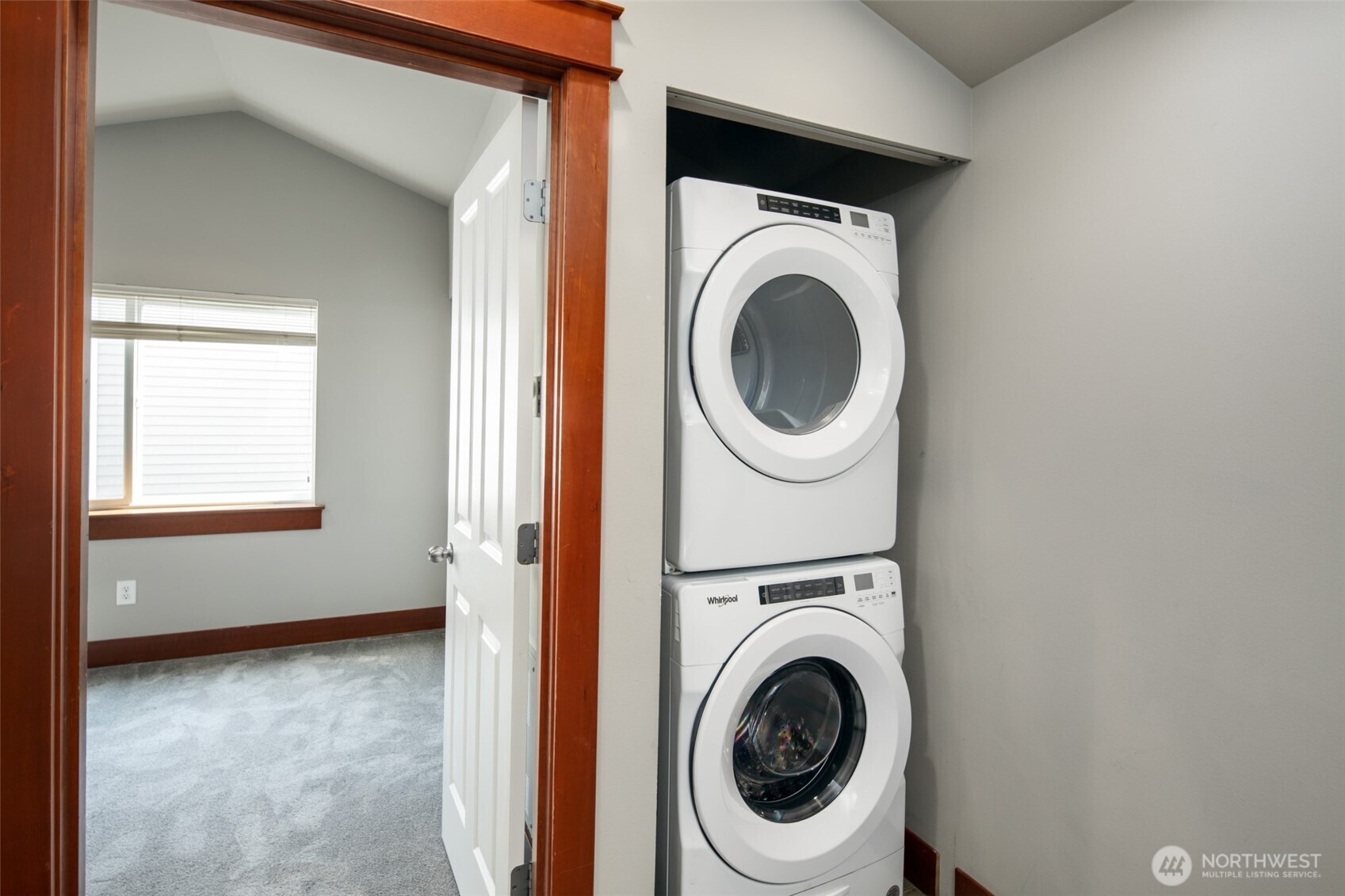 5260 Brooklyn Avenue NE, Seattle, WA 98105