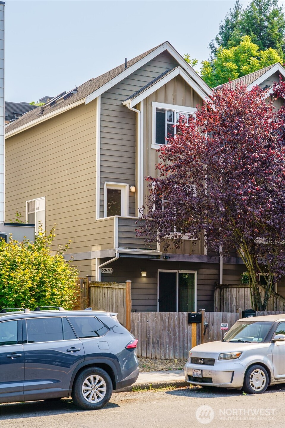 5260 Brooklyn Avenue NE, Seattle, WA 98105