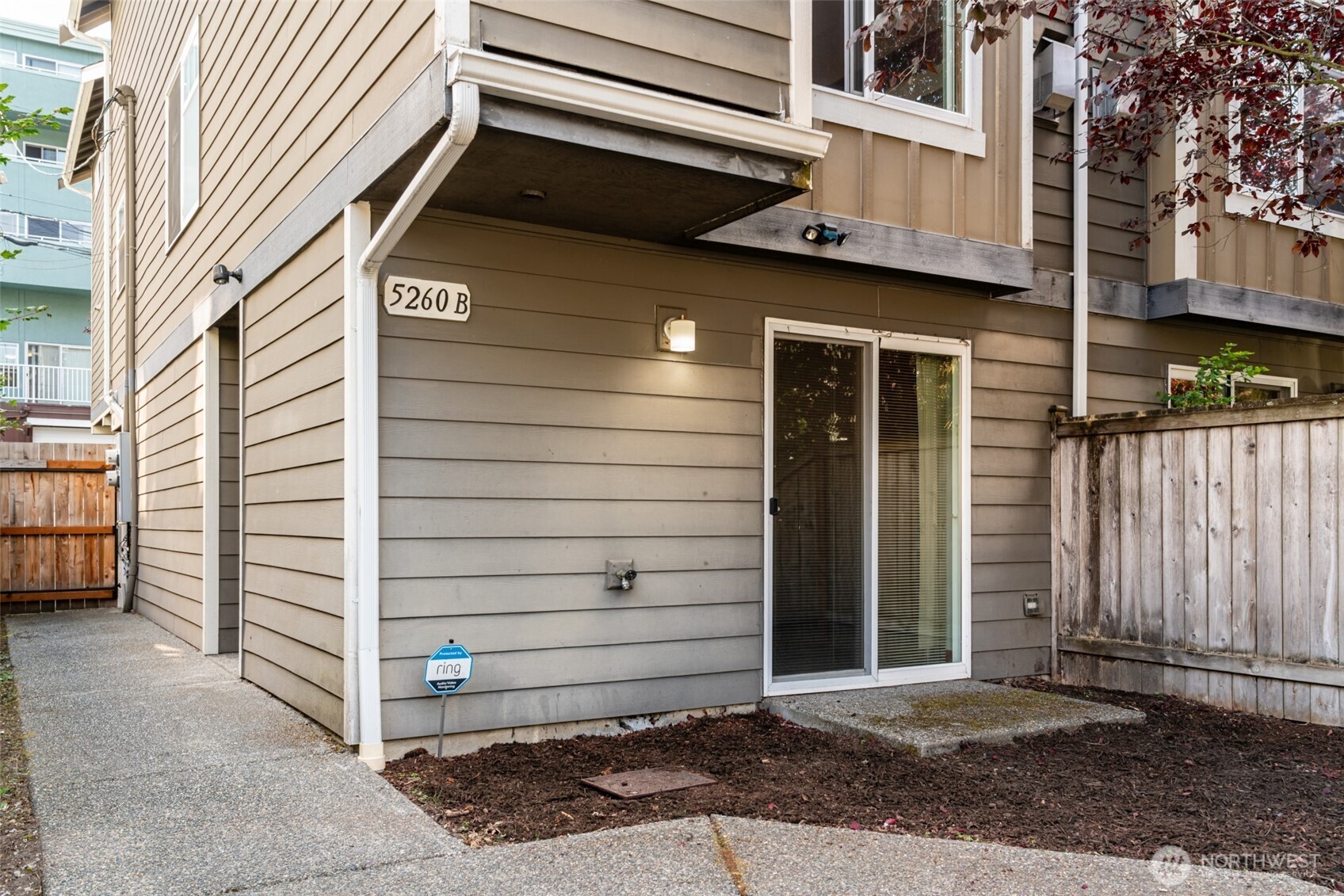 5260 Brooklyn Avenue NE, Seattle, WA 98105