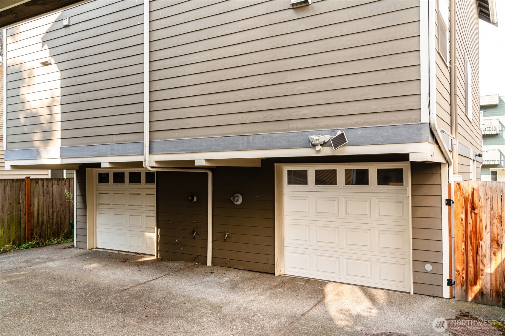 5260 Brooklyn Avenue NE, Seattle, WA 98105