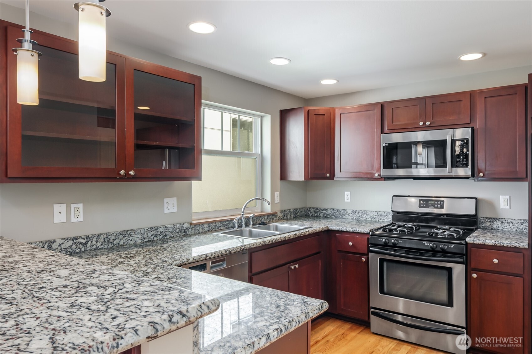 5260 Brooklyn Avenue NE, Seattle, WA 98105