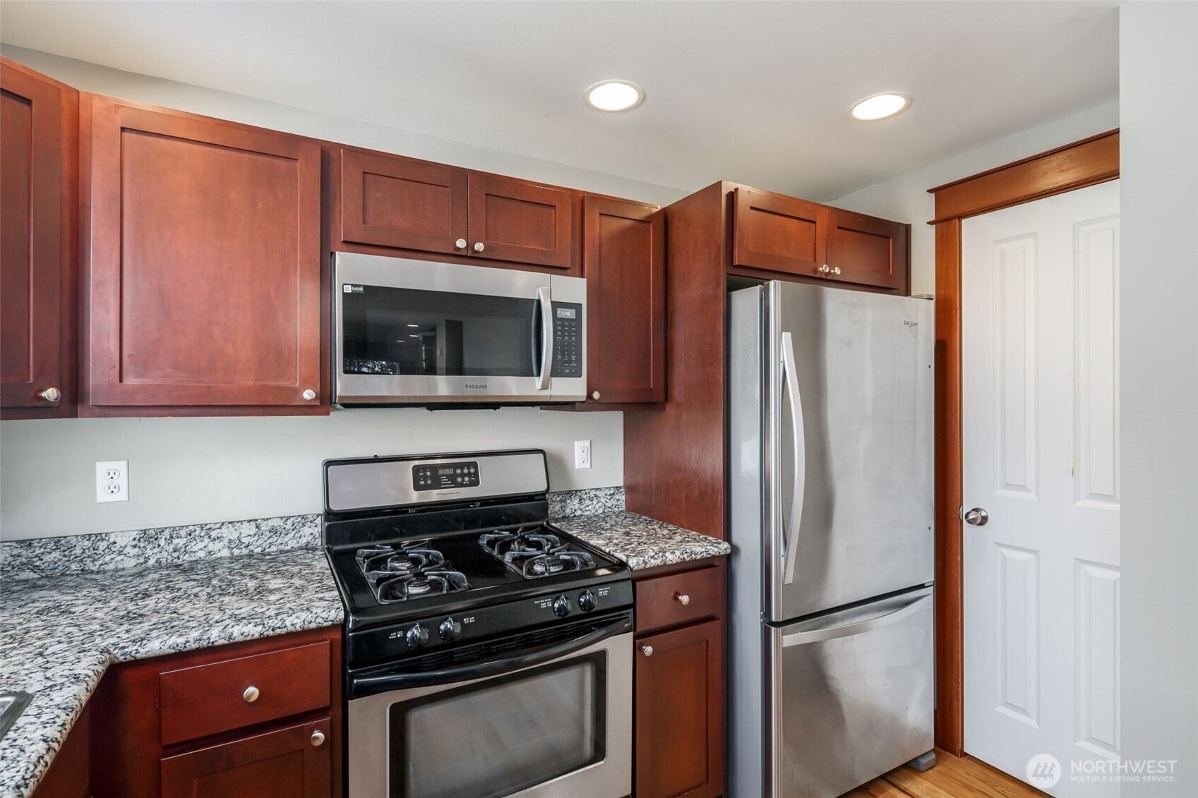 5260 Brooklyn Avenue NE, Seattle, WA 98105