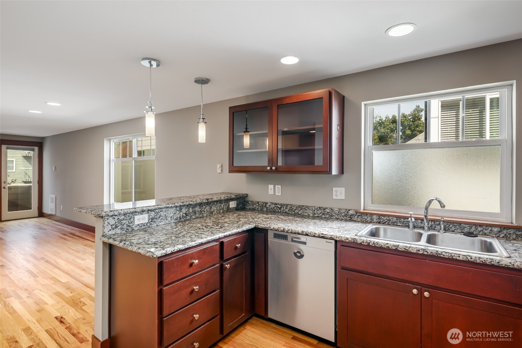 5260 Brooklyn Avenue NE, Seattle, WA 98105