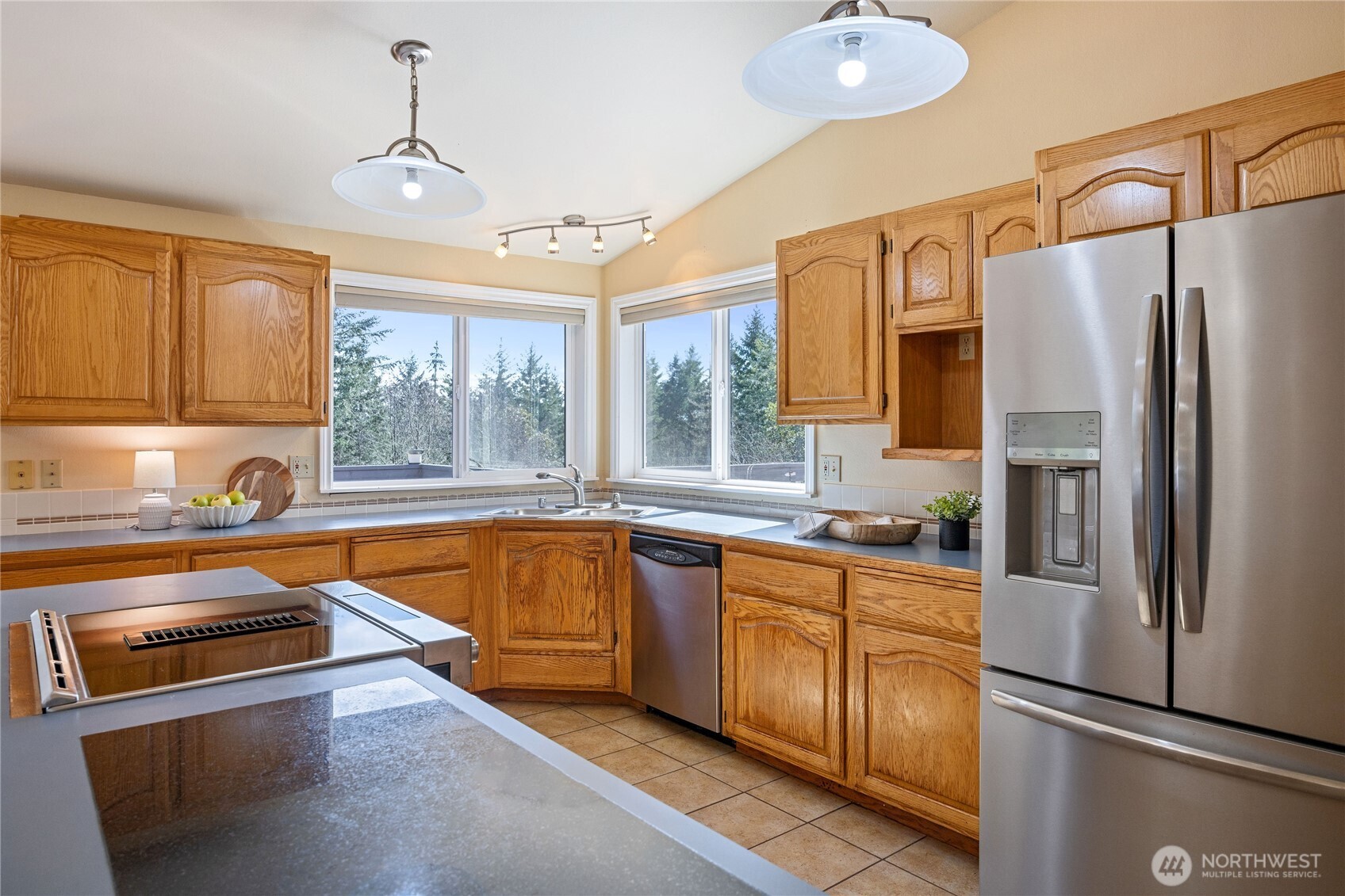 261 E Rainier Court , Allyn, WA 98524