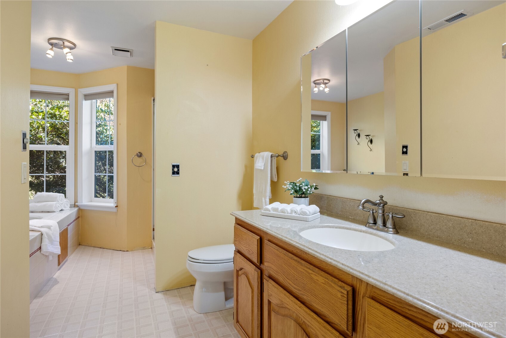 261 E Rainier Court , Allyn, WA 98524
