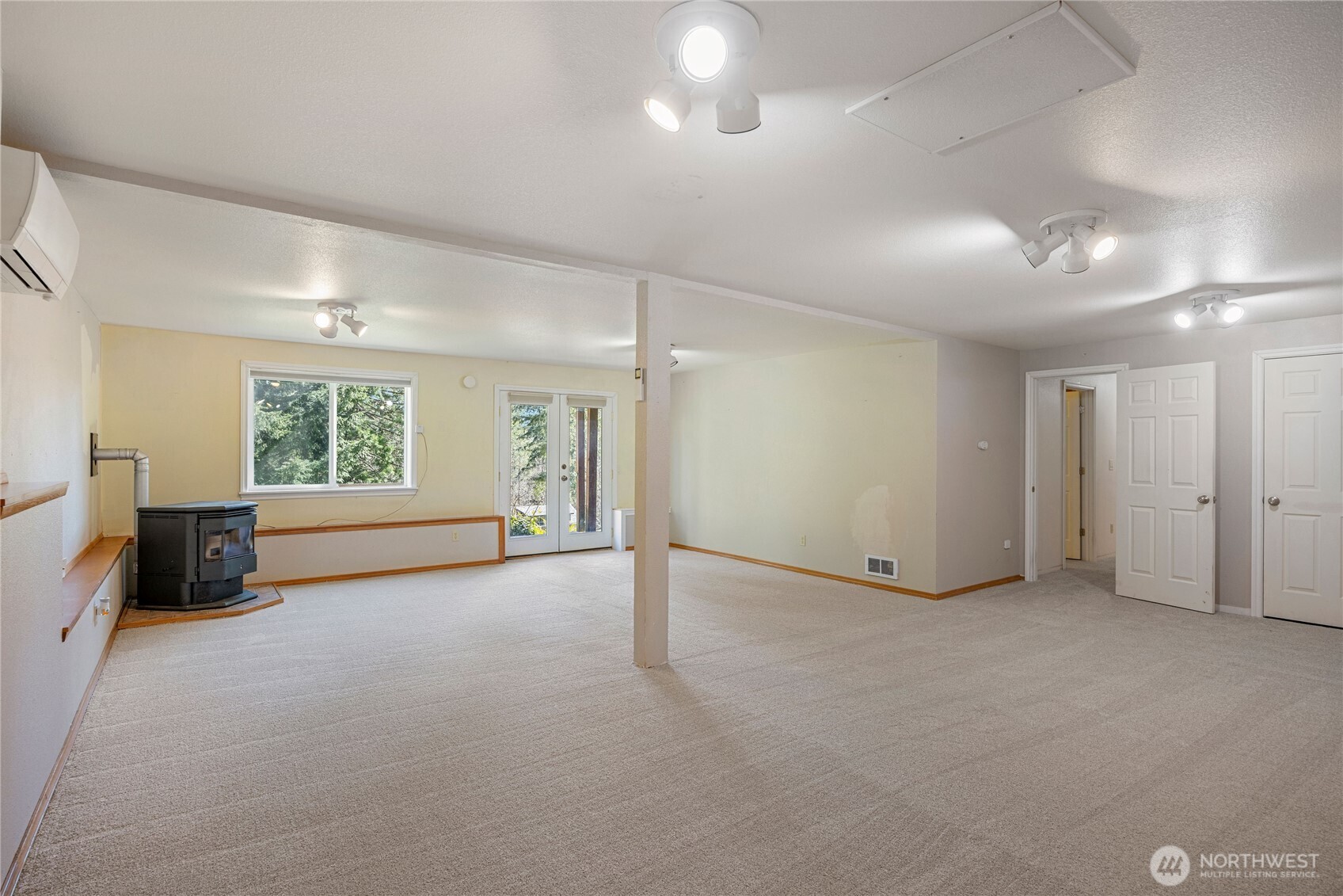 261 E Rainier Court , Allyn, WA 98524