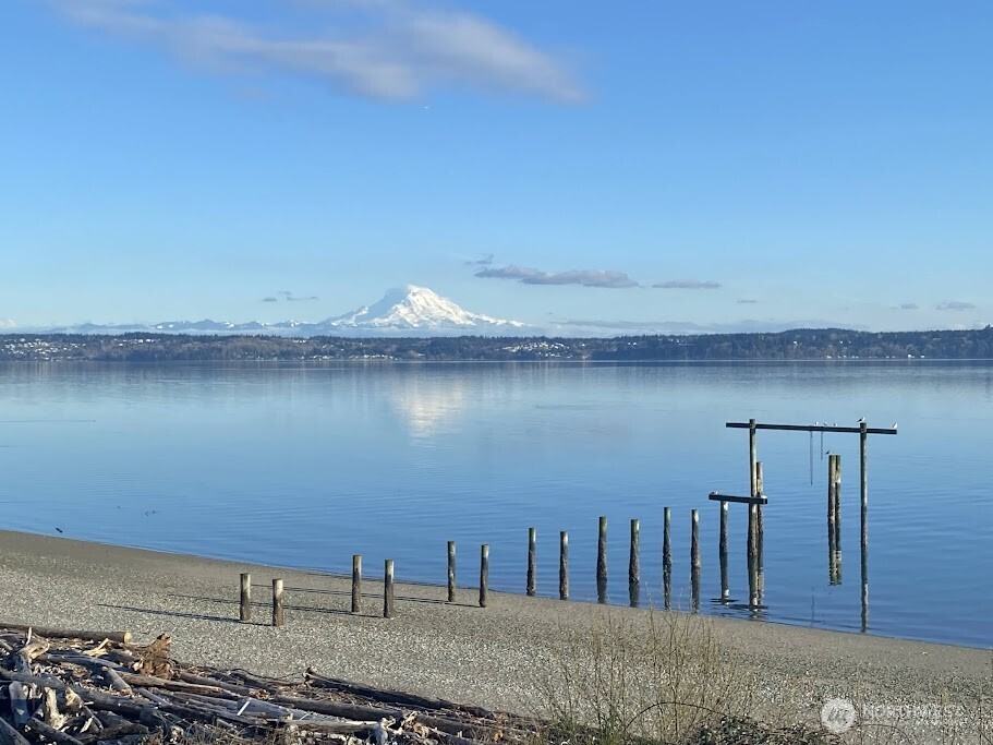25720 78th Avenue SW, Vashon, WA 98070