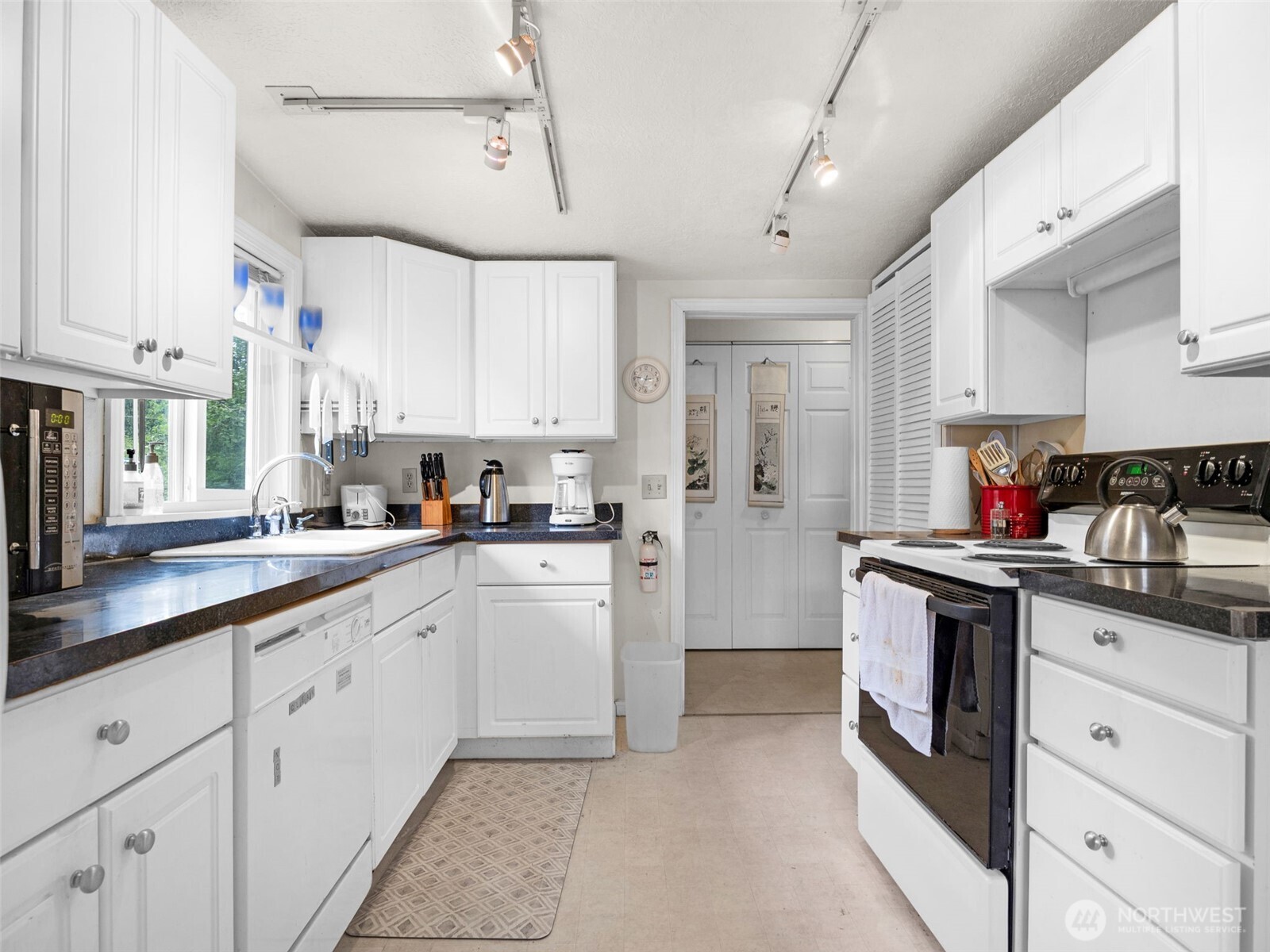 29001 O Street , Ocean Park, WA 98640
