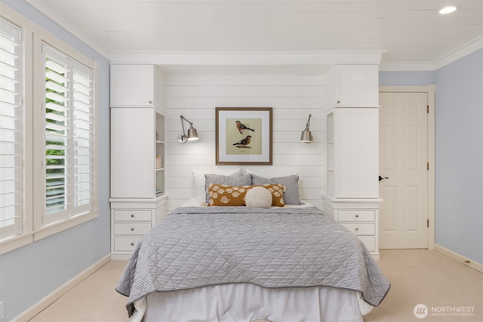 1854 Commodore Lane NW, Bainbridge Island, WA 98110