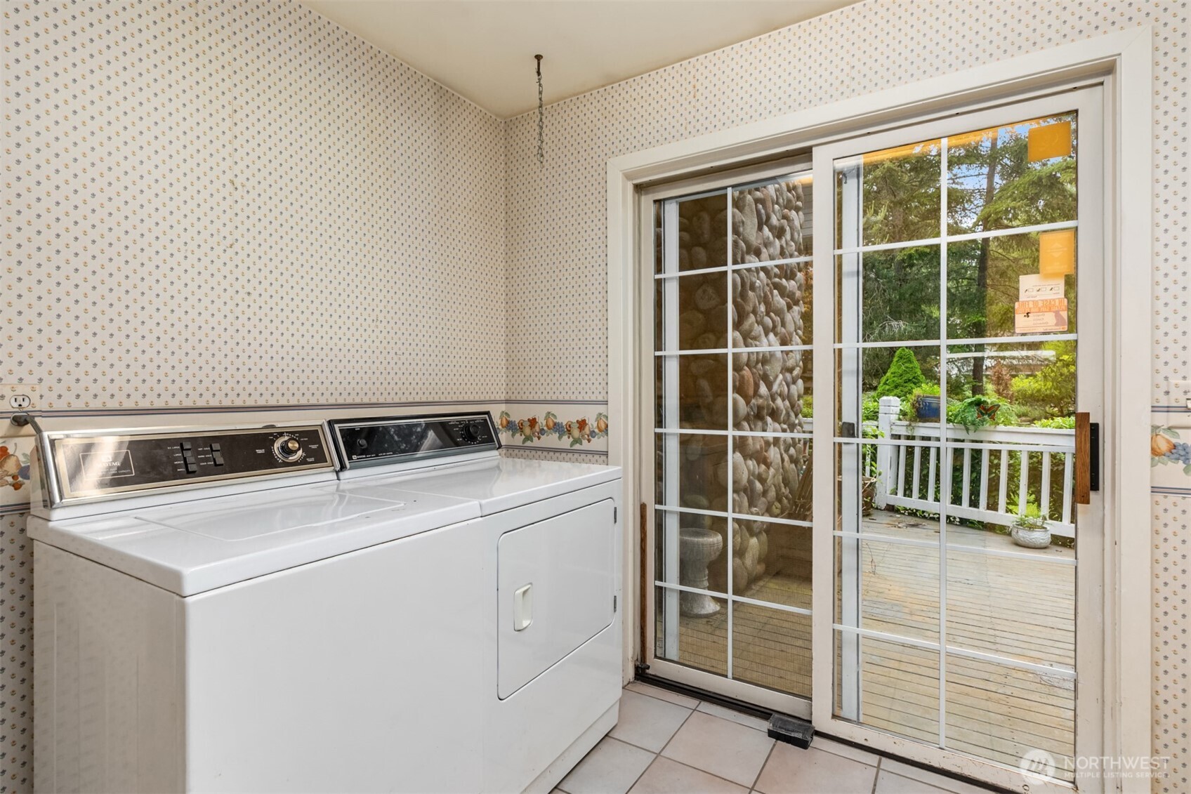 4331 Rhodes End NE, Bainbridge Island, WA 98110-3270
