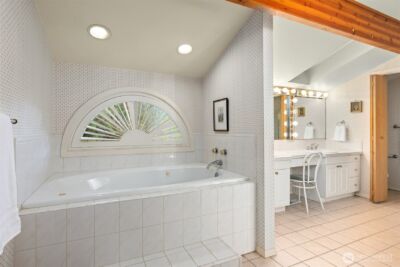 4331 Rhodes End NE, Bainbridge Island, WA 98110-3270 - Photo 15