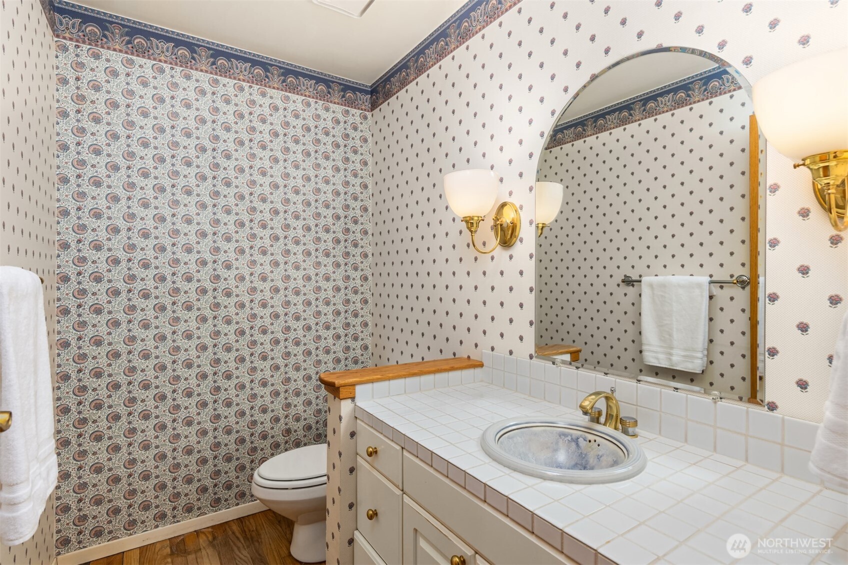 4331 Rhodes End NE, Bainbridge Island, WA 98110-3270