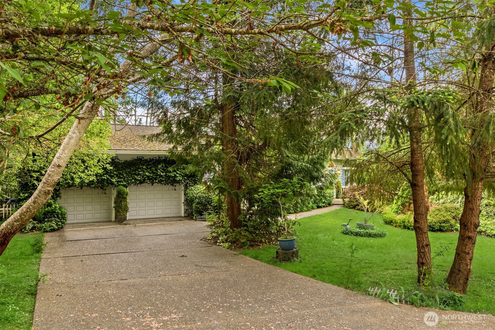 4331 Rhodes End NE, Bainbridge Island, WA 98110-3270