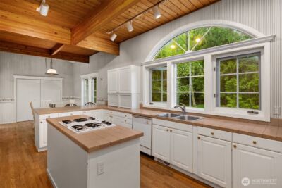 4331 Rhodes End NE, Bainbridge Island, WA 98110-3270 - Photo 9