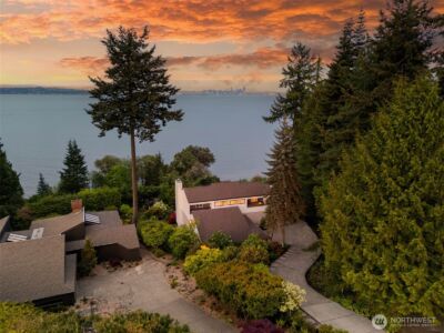 10879 Bill Point Circle NE, Bainbridge Island, WA 98110 - Photo 2