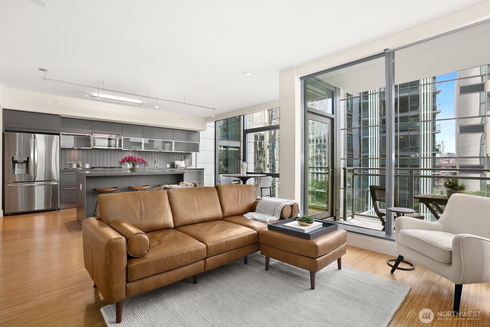820 Blanchard Street #910, Seattle, WA 98121