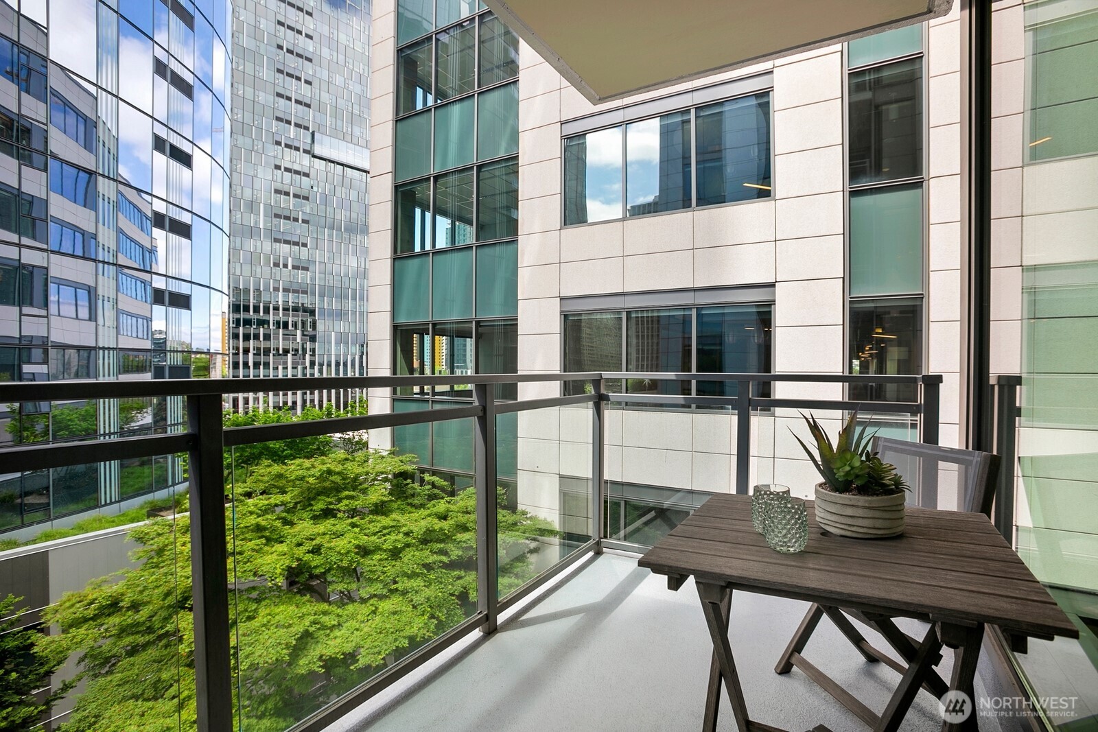 820 Blanchard Street #910, Seattle, WA 98121