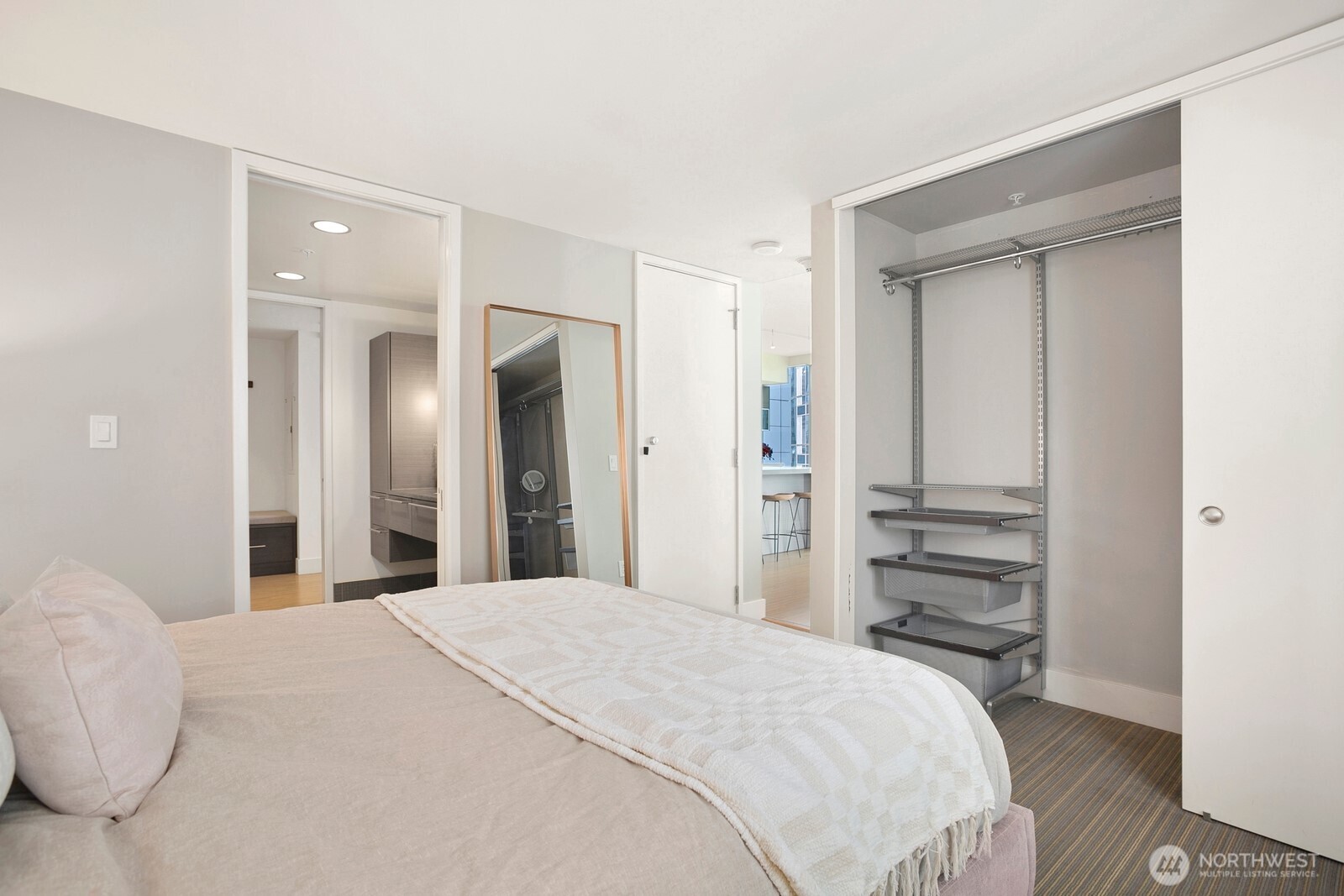 820 Blanchard Street #910, Seattle, WA 98121