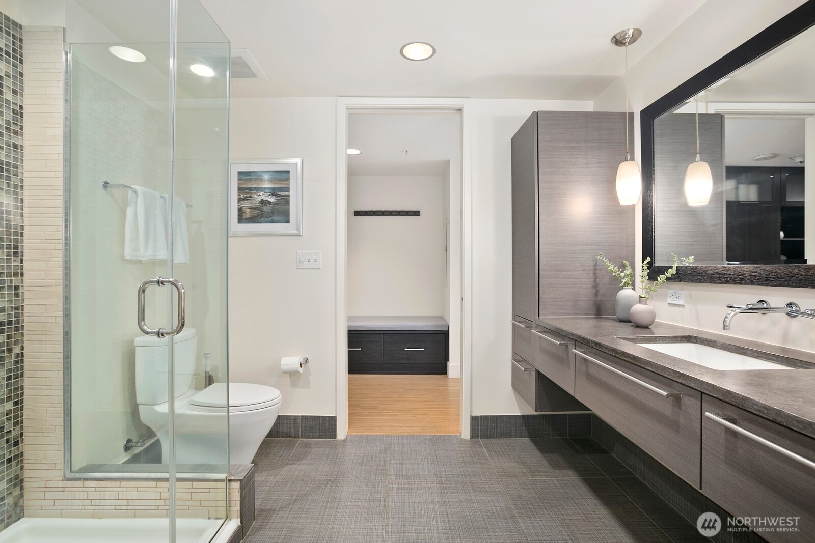 820 Blanchard Street #910, Seattle, WA 98121