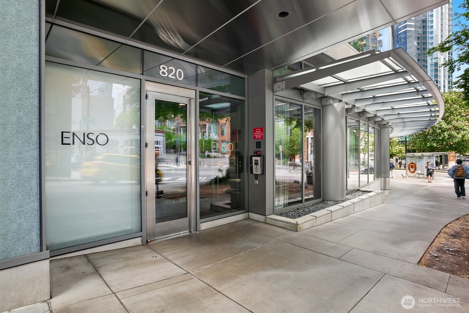 820 Blanchard Street #910, Seattle, WA 98121