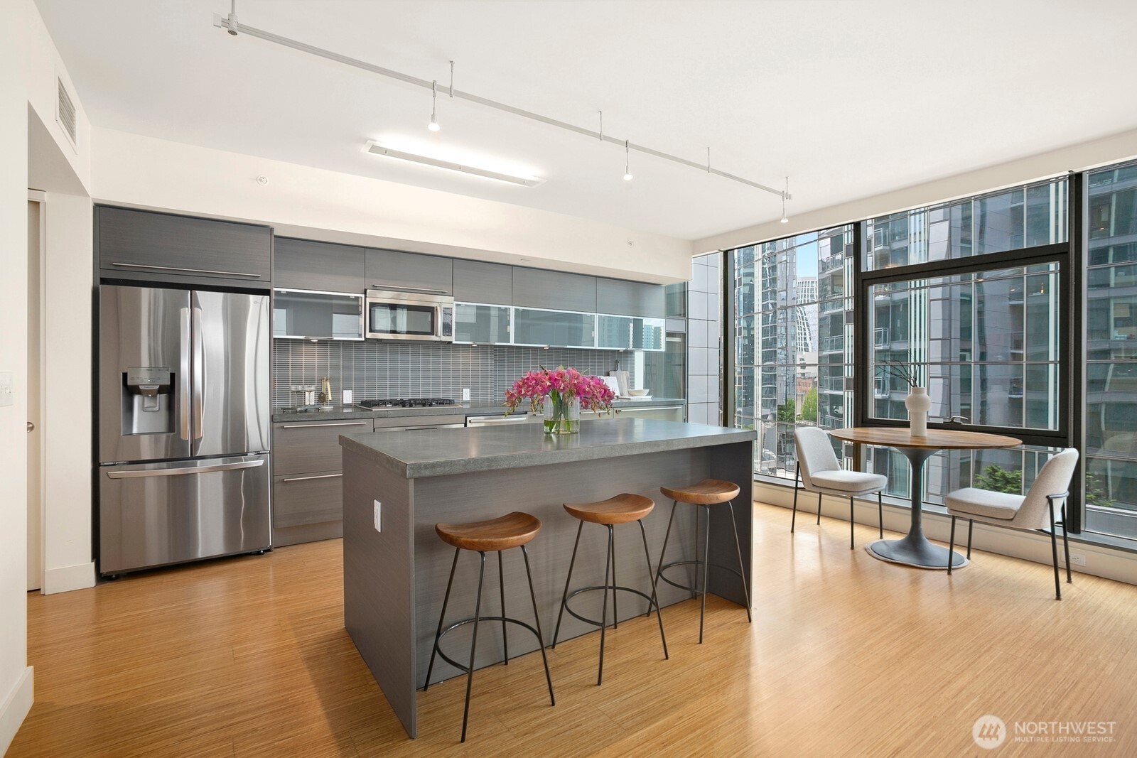 820 Blanchard Street #910, Seattle, WA 98121