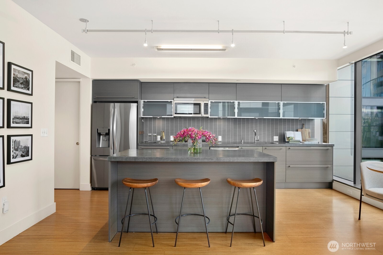820 Blanchard Street #910, Seattle, WA 98121